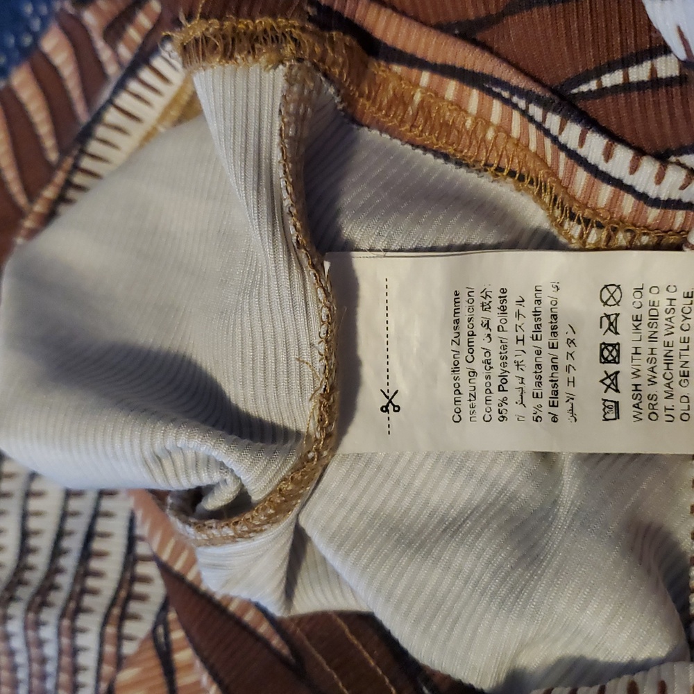 Retro Brown Pattern Long Sleeve Ribbed Crop Top - Picture 3 of 5